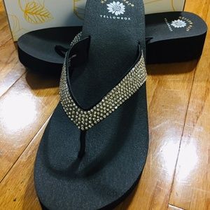 Yellow Box Women's Reti Clear thong Sandals
